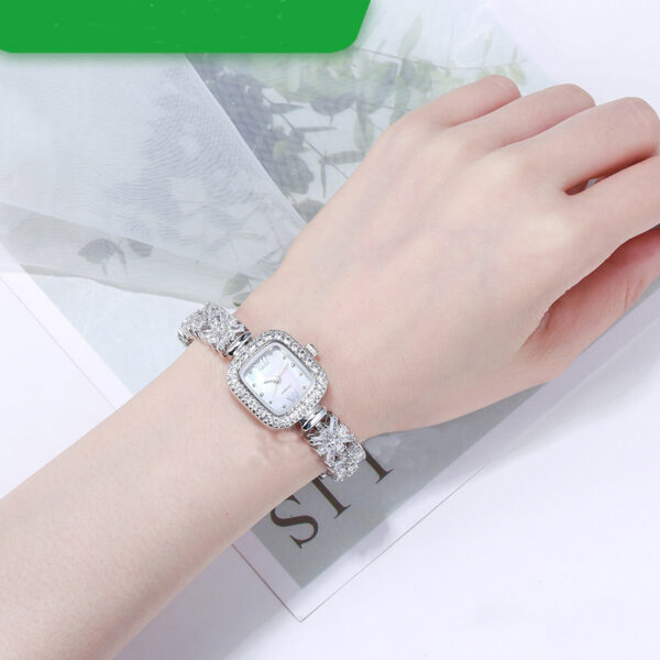 MJ8110 - Image 4
